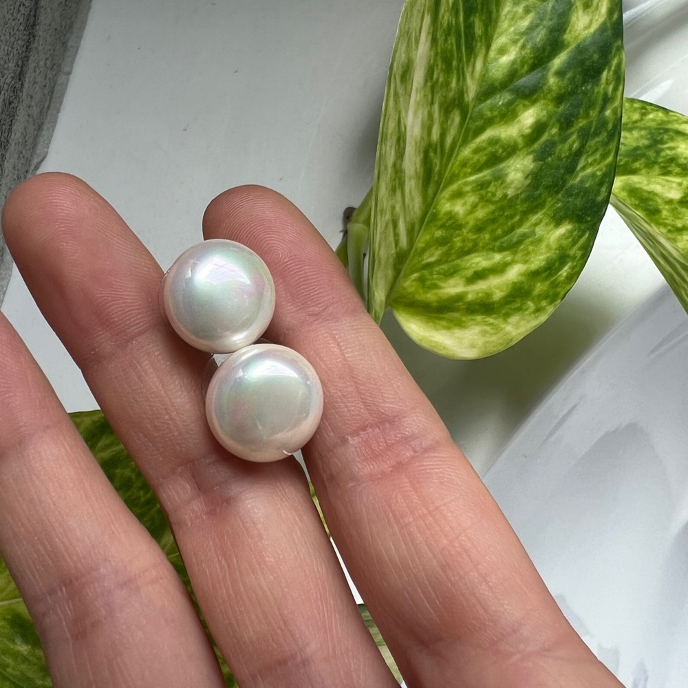 Synthetic pearl earrings